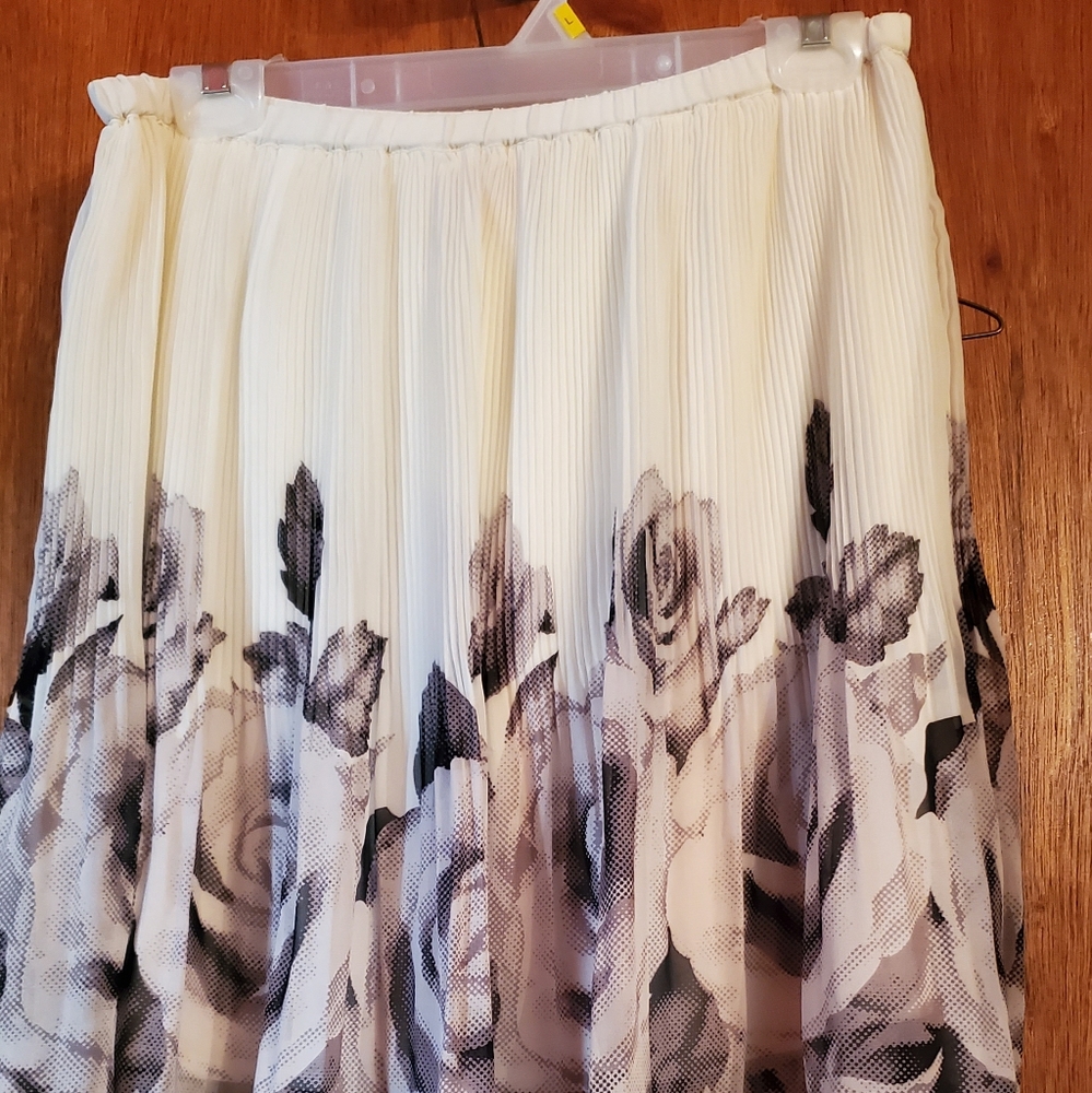 Flowy skirt